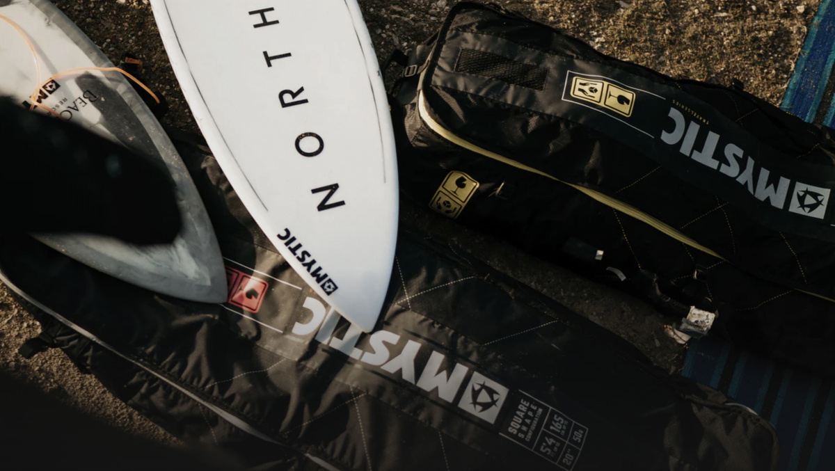 Gamma boardbag Mystic 2025 per tavole da surf, twintip, kite e attrezzatura da foil