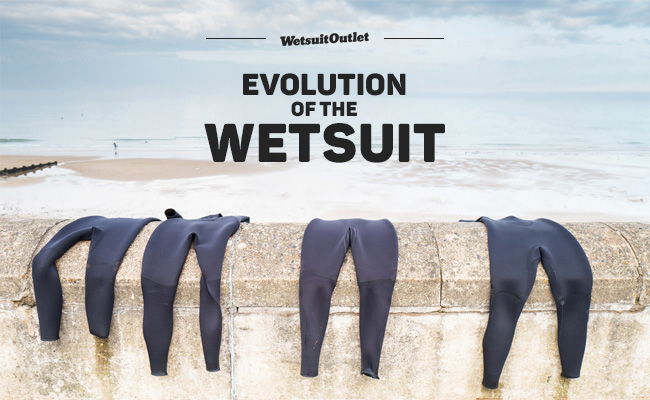 Mute in neoprene appese a un muretto in riva al mare